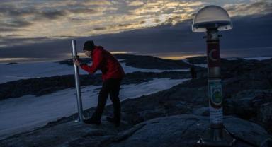Türk bilim insanları 10. kez Beyaz Kıta’daki evleri Türk Bilimsel Araştırma Kampı'na ulaştı