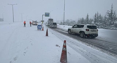 Yoğun kar ve tipi nedeniyle trafiğe kapatılan Erciyes yolu açıldı
