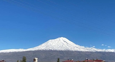 Ağrı Dağı'ndaki Cehennem Vadisi karla kaplandı