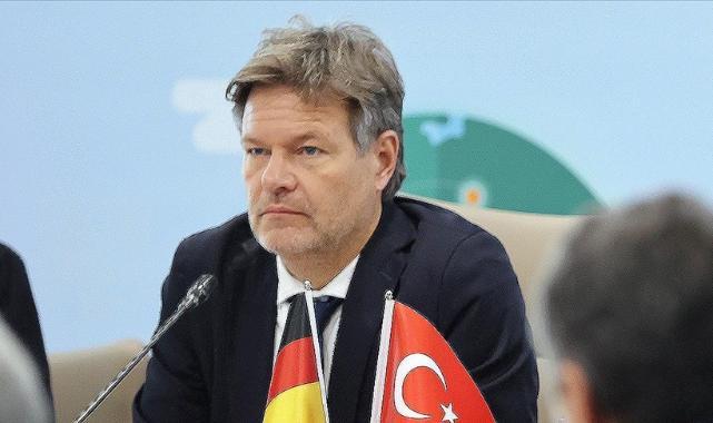 Almanya Ekonomi Bakanı Reiche enerji altyapısına saldırıların küresel etkilerine dikkati çekti