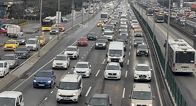 Bayram Tatili Sonrası İstanbul'da Trafik Alarmı: İlk İş Gününde Yoğunluk Zirve Yaptı