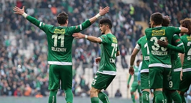 Bursaspor, Süper Lig'e bir adım daha yaklaşmak için zirve yürüyüşünü sürdürüyor