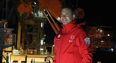 Enerji ve Tabii Kaynaklar Bakanı Bayraktar, Yıldırım Sondaj Gemisi'nde konuştu: