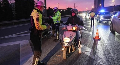 İstanbul'da trafik polislerince taralı alan ihlali uygulaması yapıldı
