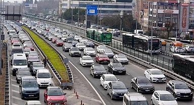 “Kara Yollarında Trafik Yoğunluğu Artıyor: Sürücüler Dikkat!”