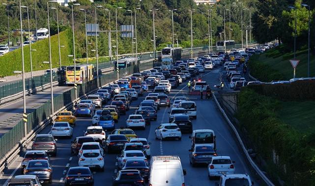 Karayollarında Son Durum: Trafik Yoğunluğu ve Yol Çalışmaları Sürücüleri Zorluyor