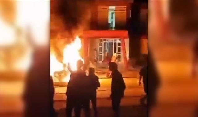 Küba'da elektrik kesintilerini protesto eden bir grup, Komünist Parti ofisini ateşe verdi