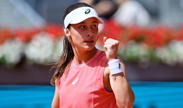Art arda iki İspanyol tenisçiyi eleyen Zeynep Sönmez, Madrid'de 3. tura yükseldi