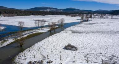 Bolu ve Düzce'nin yüksek kesimlerine nisan karı yağdı