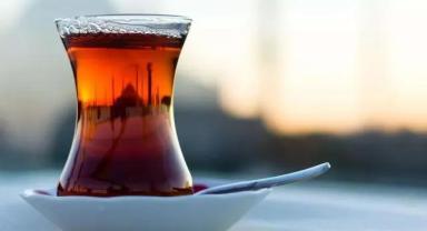 “Çayda Fiyat Şoku! Sabahın Vazgeçilmezi Zamla Cep Yakıyor”