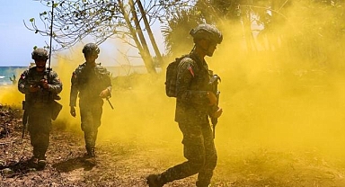 Çin, ABD-Filipinler askeri tatbikatının sürdüğü Güney Çin Denizi çevresinde devriye yaptı
