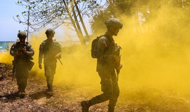 Çin, ABD-Filipinler askeri tatbikatının sürdüğü Güney Çin Denizi çevresinde devriye yaptı