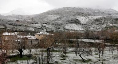 Erzincan'ın yüksek kesimlerine kar yağdı