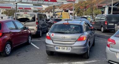 Fransa'da istasyonların yaklaşık 5'te 1'inde yakıt sıkıntısı yaşanıyor