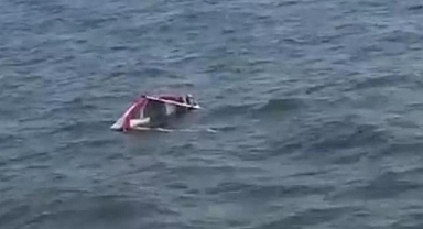 Hindistan'da köprüye çarpan teknenin alabora olması sonucu 10 kişi öldü