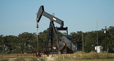IEA: Küresel petrol arzı martta günlük 10,1 milyon varille 