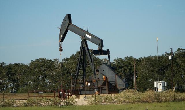 IEA: Küresel petrol arzı martta günlük 10,1 milyon varille
