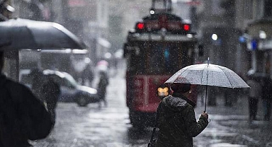 İstanbul'un bazı bölgelerinde sağanak ve dolu etkili oldu