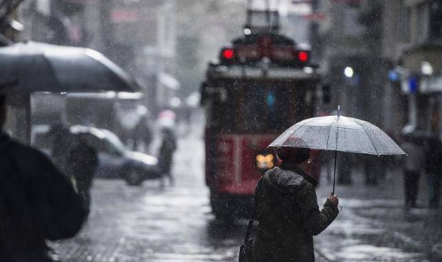 İstanbul'un bazı bölgelerinde sağanak ve dolu etkili oldu