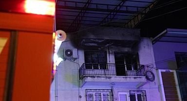 İzmir'de çıkan yangında yaşlı adam öldü, oğlu ağır yaralandı