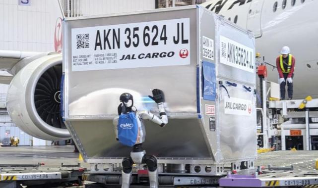 Japonya'da bir havalimanındaki yer hizmetlerinde insansı robot kullanımı test edilecek