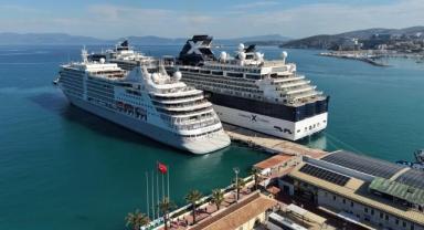 Kuşadası'na iki kruvaziyerle 2 bin 723 turist geldi
