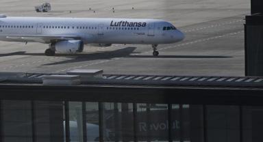 Lufthansa, jet yakıtı krizi nedeniyle 20 bin uçuşu iptal edecek