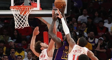 NBA play-off'larında Rockets, Alperen Şengün'ün 19 sayı attığı maçta Lakers'ı yendi