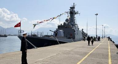 TCG Barbaros Fırkateyni 23 Nisan dolayısıyla ziyarete açıldı