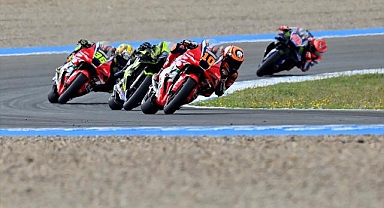 Toprak Razgatlıoğlu, İspanya'daki MotoGP'nin sprint yarışında pistten çıkarak yarışa veda etti