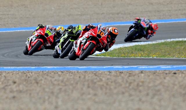 Toprak Razgatlıoğlu, İspanya'daki MotoGP'nin sprint yarışında pistten çıkarak yarışa veda etti