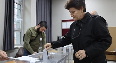 Trakya'da yaşayan çifte vatandaşlar, Bulgaristan'daki genel seçim için oy kullanmaya başladı