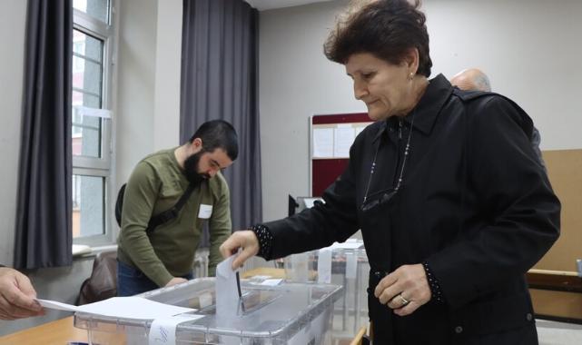 Trakya'da yaşayan çifte vatandaşlar, Bulgaristan'daki genel seçim için oy kullanmaya başladı