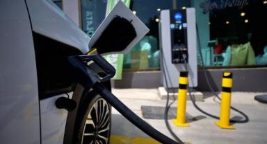 Türkiye'de ilk çeyrekte satılan otomobillerin yarısı elektrikli ve hibrit araçlardan oluştu
