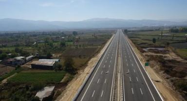 Türkiye genelinde yol alarmı! Sürücüler dikkat: Birçok noktada trafik tek şeride düştü.