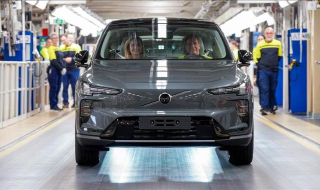 Volvo Cars tamamen elektrikli yeni EX60'ın üretimine başladı