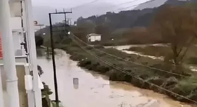 Yalova'da şiddetli sağanak su baskınlarına neden oldu