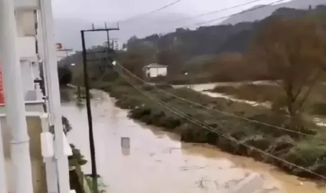 Yalova'da şiddetli sağanak su baskınlarına neden oldu