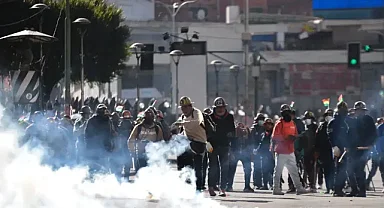 Bolivya'da hükümetin istifasını isteyen madencilerle polis arasında arbede yaşandı