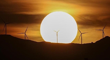 Depolama sistemleriyle desteklenen güneş ve rüzgar enerjisi düşük maliyetle elektrik sağlıyor