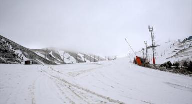Erzurum'da mayıs ortasında yağan kar vatandaşları şaşırttı