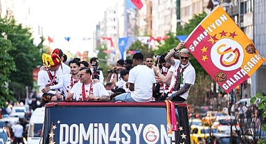 Galatasaraylı futbolcular, şampiyonluk kutlamaları için RAMS Park'a hareket etti