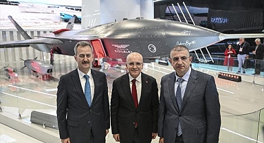 Hazine ve Maliye Bakanı Şimşek, SAHA 2026'yı ziyaret etti: