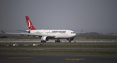 THY uçağındaki yolcular iniş takımlarında görülen duman nedeniyle tahliye edildi