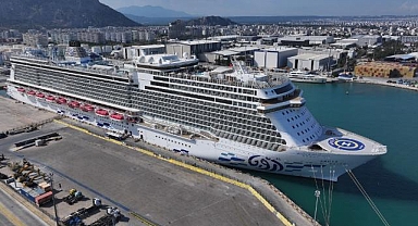 Antalya Limanı'nda kruvaziyer trafiği hareketlendi