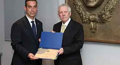 Fenerbahçe Başkanı Aziz Yıldırım ve yönetim kurulu üyeleri, mazbatalarını aldı