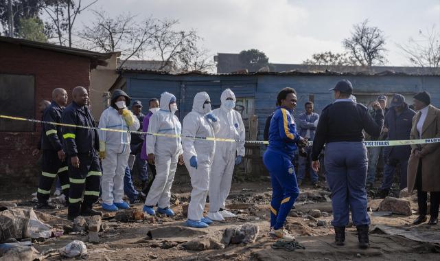 Güney Afrika'da silahlı saldırıda 12 kişi öldü