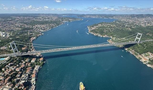 İstanbul Boğazı'nda gemi trafiği askıya alındı