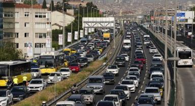 İstanbul'da bayram tatilinin ardından ilk iş gününde trafik yoğunluğu