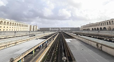 İtalya'da yüksek hızlı tren hattının kablolarının çalınması, seferlerde gecikmelere yol açtı